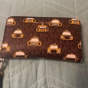 “Taxi” Wallet | Michael Kors